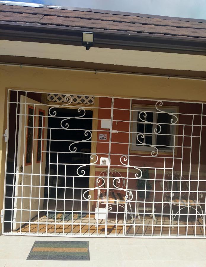 Gables Vacation Rentals With Private Gated Parking Onsite Knockpatrick エクステリア 写真
