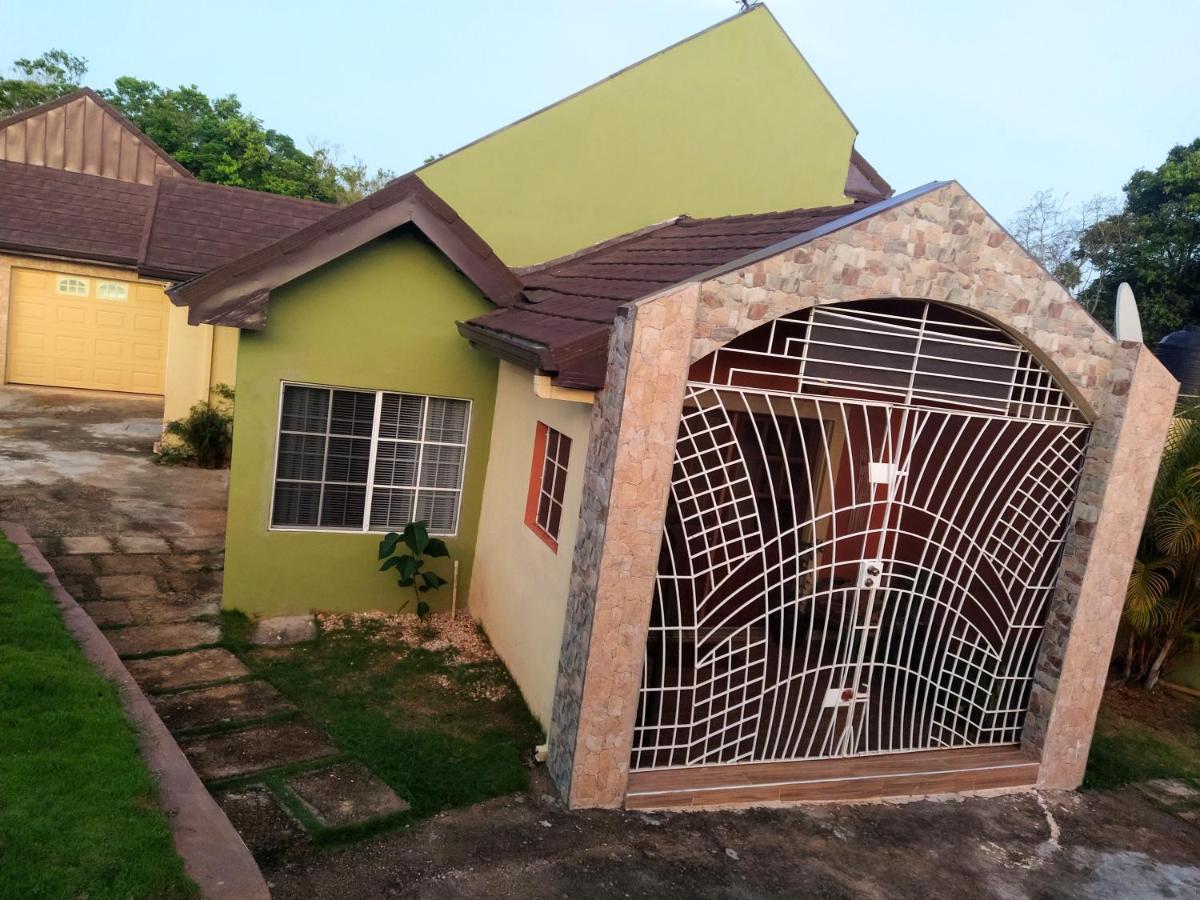Gables Vacation Rentals With Private Gated Parking Onsite Knockpatrick エクステリア 写真