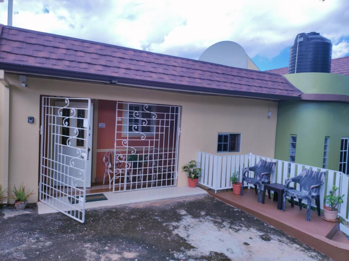 Gables Vacation Rentals With Private Gated Parking Onsite Knockpatrick エクステリア 写真