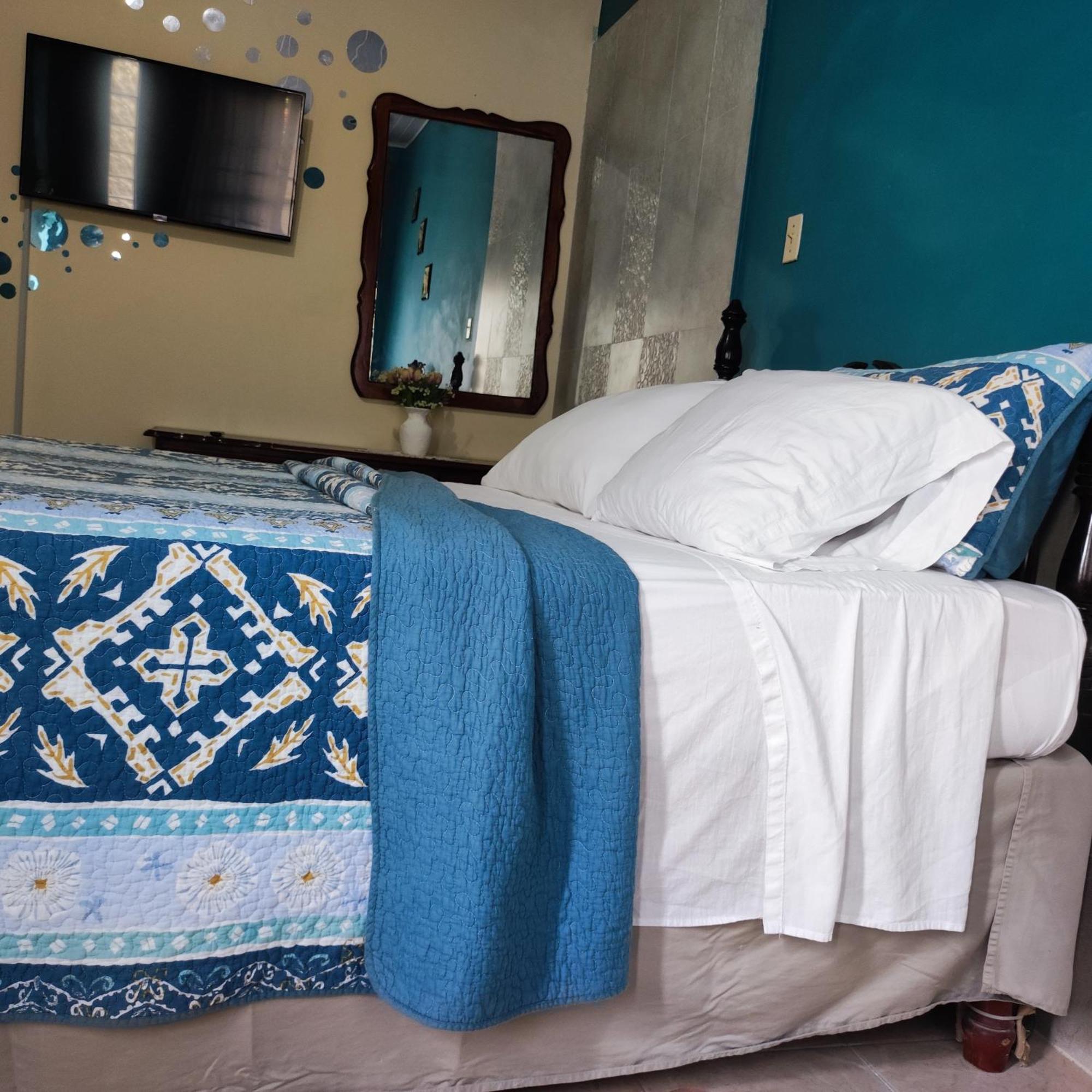 Gables Vacation Rentals With Private Gated Parking Onsite Knockpatrick エクステリア 写真